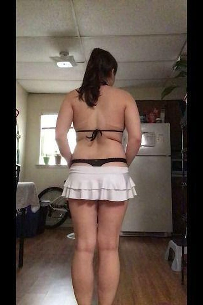 Micro Bikini - Screenshot 1 of 4 - Brown Hair