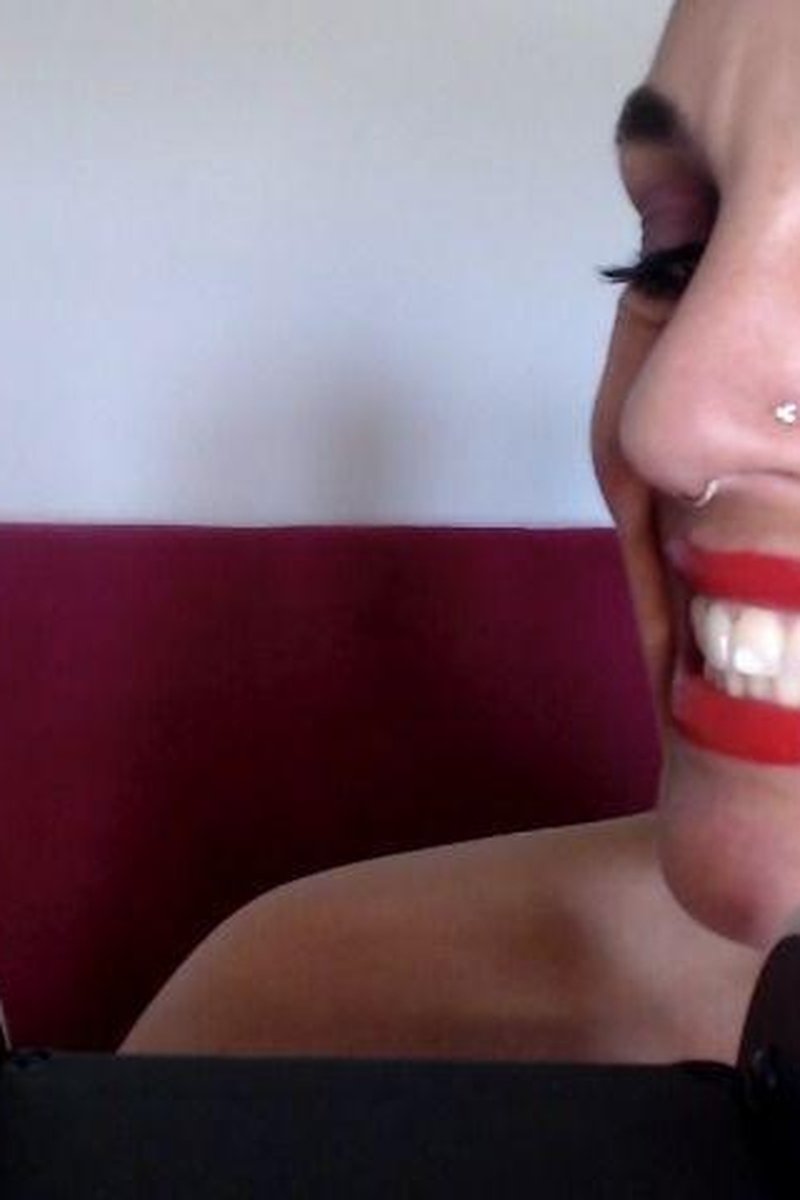 Teeth Clapping - Screenshot 1 of 4 - Mouth Fetish