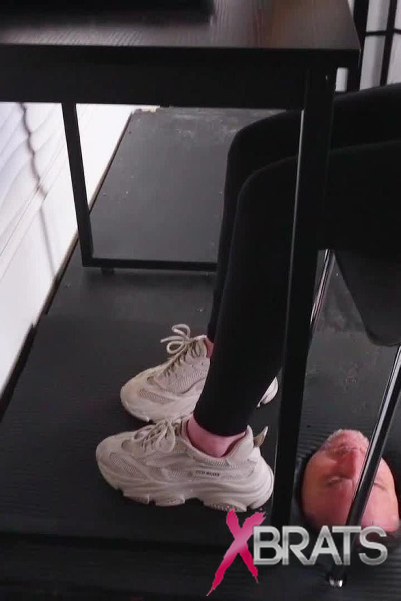 Stella Elle - Smell My Feet Under The Desk - Screenshot 1 of 4 - Facebox