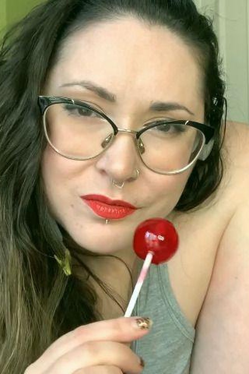Lollipop Tease - Screenshot 1 of 4 - Eye Contact