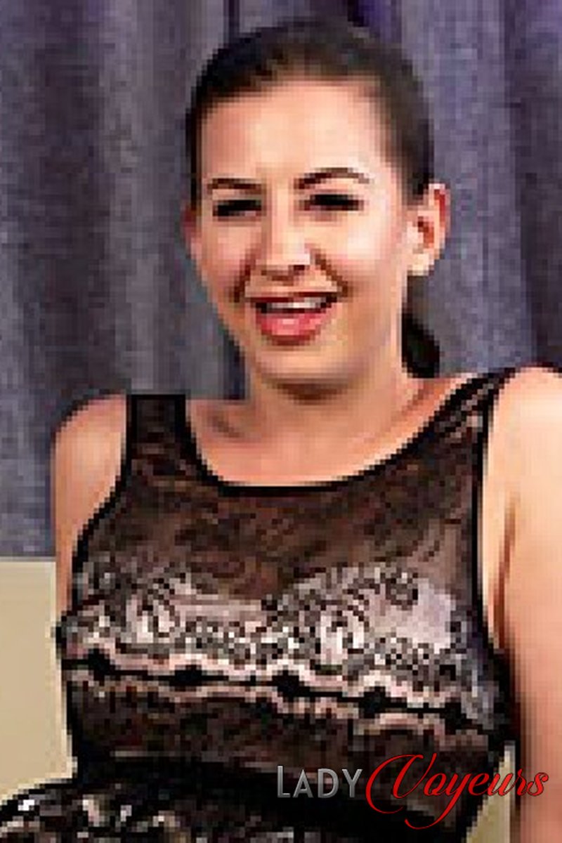 Cuckold Hubby - Screenshot 1 of 4 - Tindra Frost