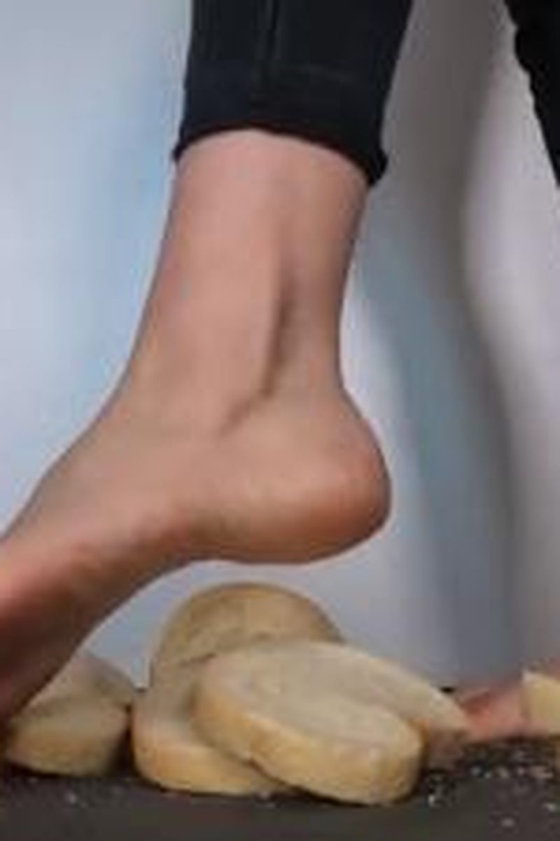 Sliced Bread Trampling - Screenshot 1 of 4 - Barefoot