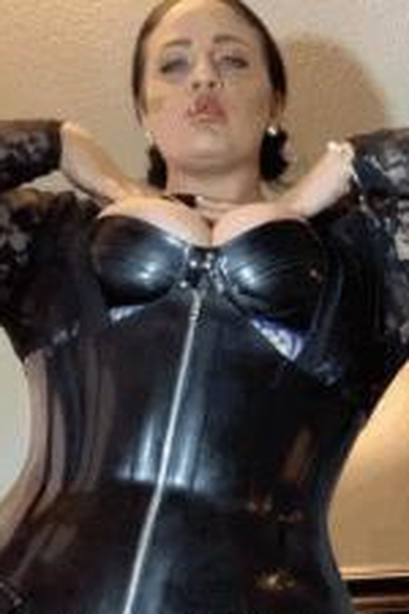 Laced Up - Screenshot 1 of 4 - Anal Winking