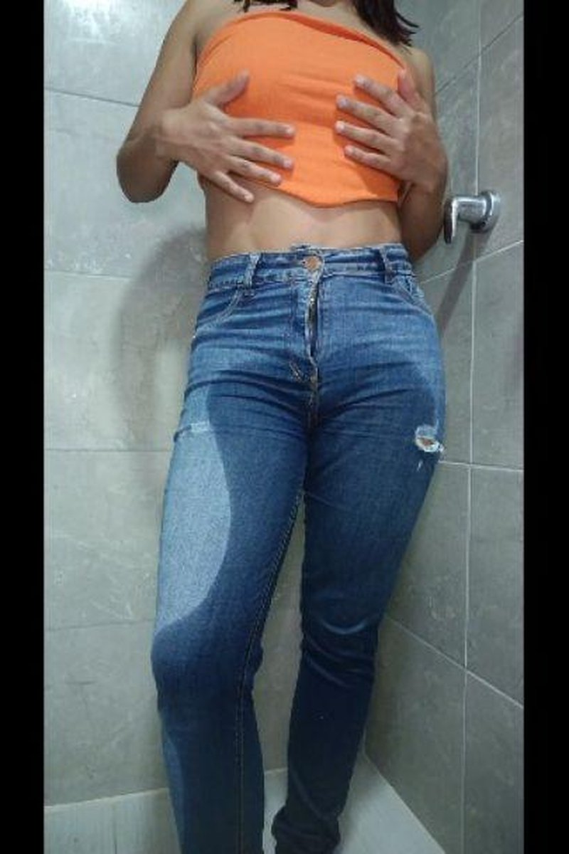 Peeing Jeans - Screenshot 1 of 4 - Desperationpeeing