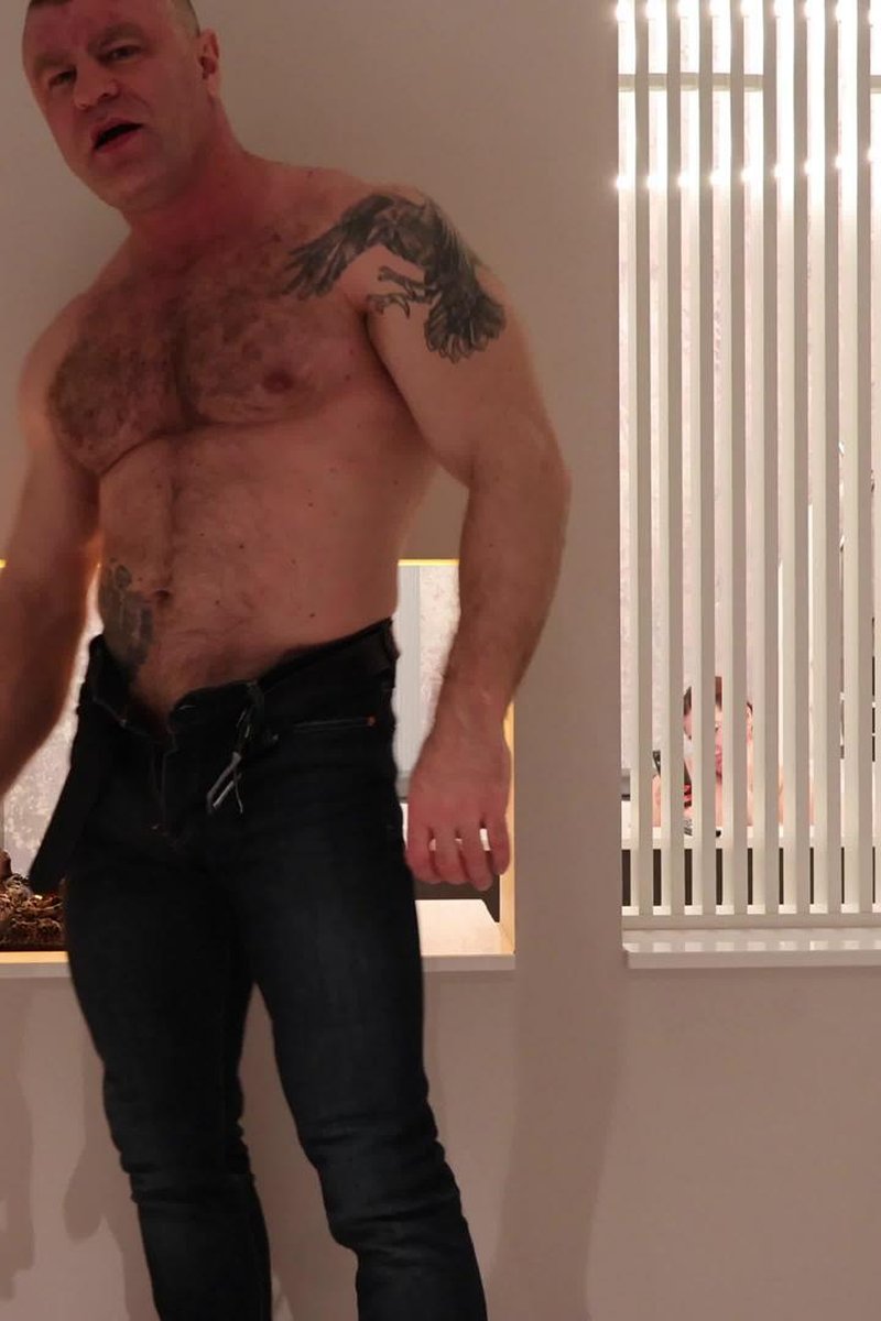 TP-iwantclipslauradante-the-fireplace-voyeur-hairy-muscle-stud-daniel-solo-in-4k-peeping-pov
