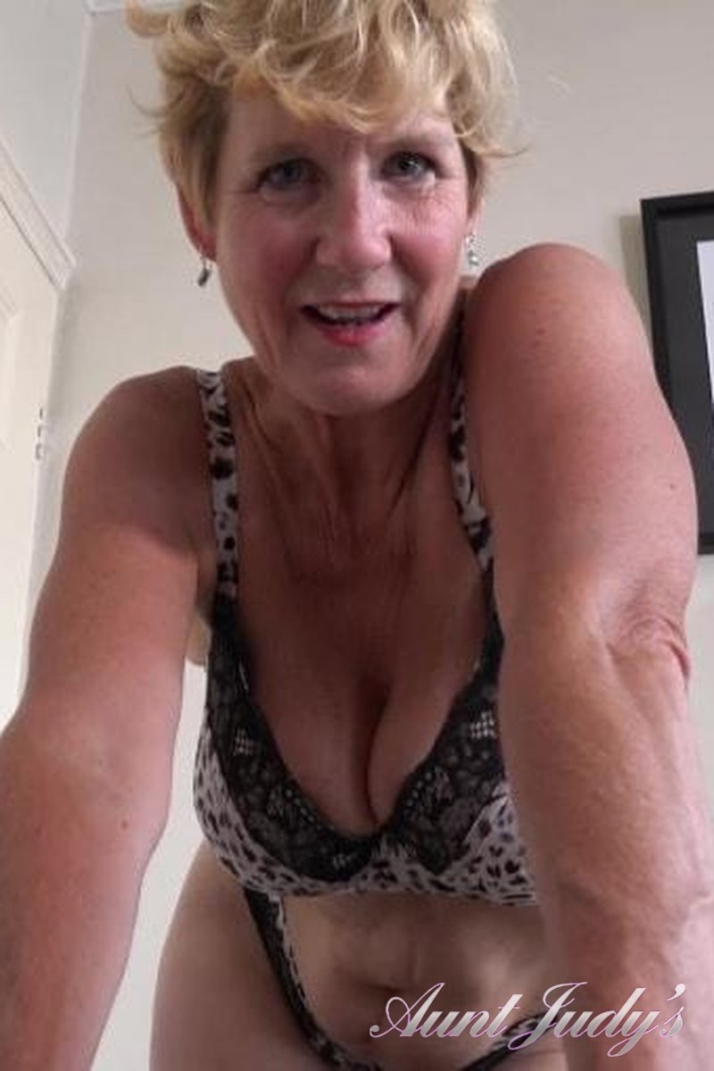Hooking Up with Your Teacher, Ms Molly (Pov) - Screenshot 1 of 4 - Big Ass