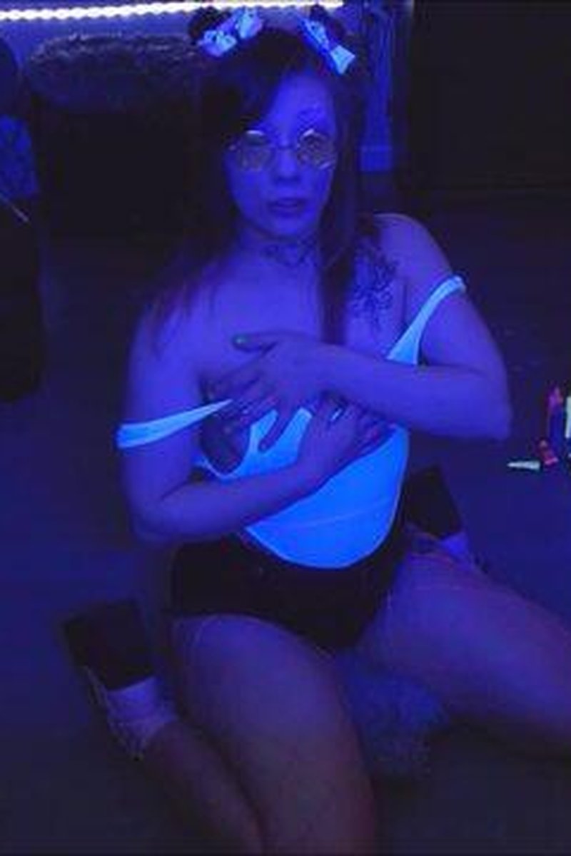 Glow - Screenshot 1 of 4 - Ass Fetish