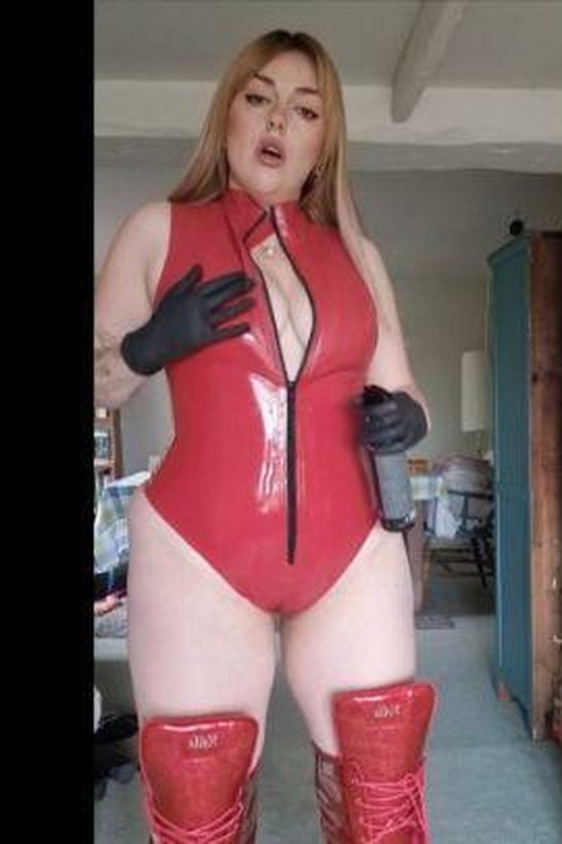 Shining Latex - Screenshot 1 of 4 - Femdom