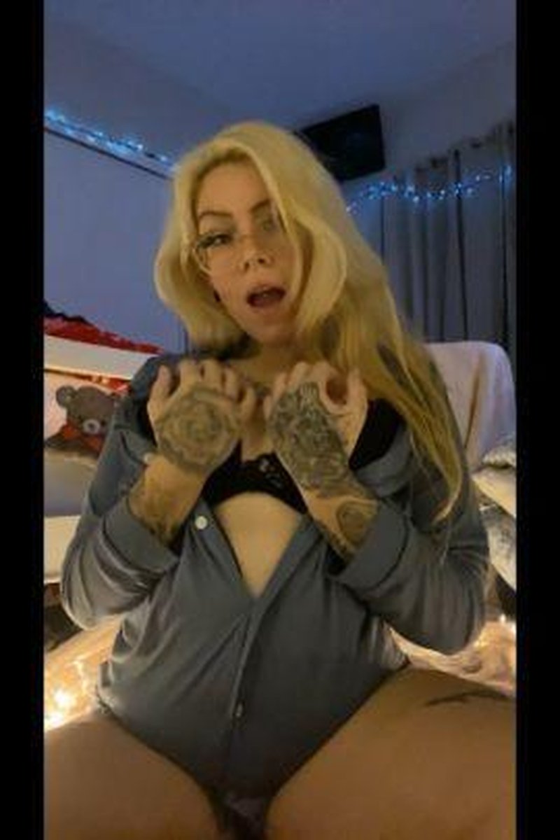 Feeling Myself - Screenshot 1 of 4 - Pregnant