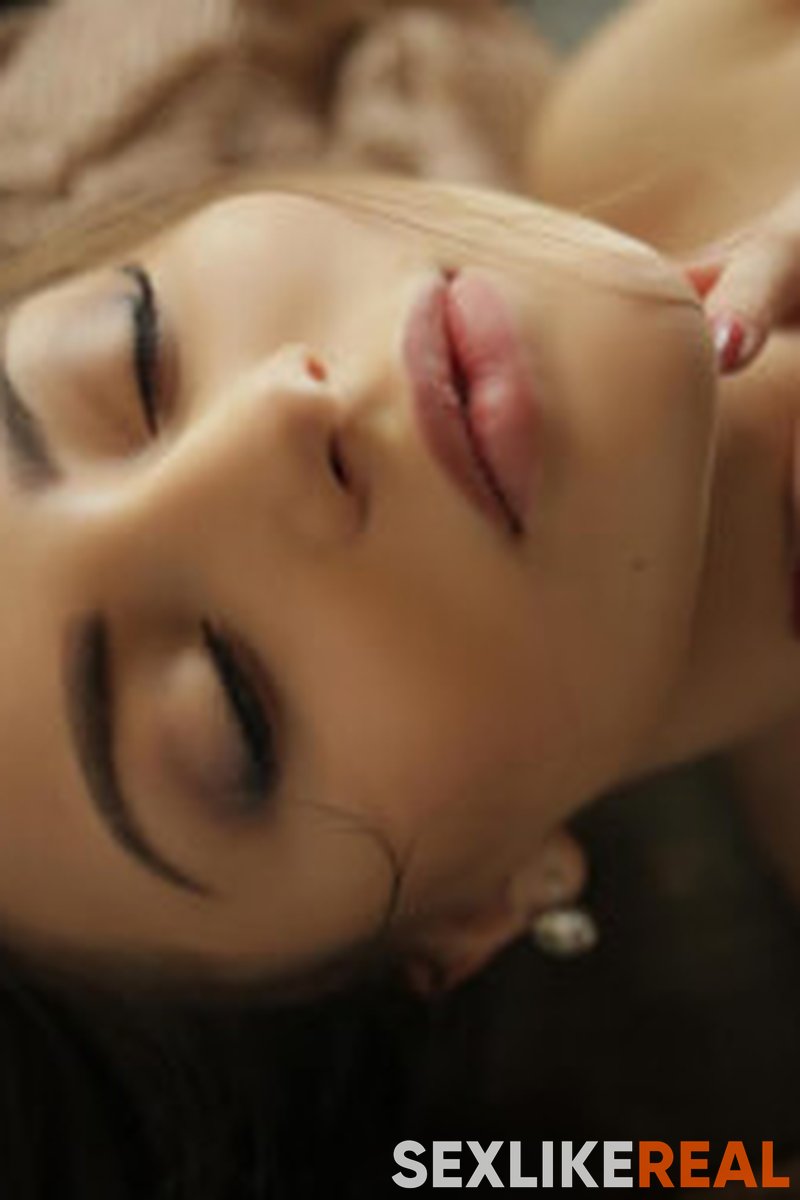 Babe, Interrupted - Incredible Busty Brunette High Definition Solo Striptease Vr - Screenshot 1 of 4 - 3D Available