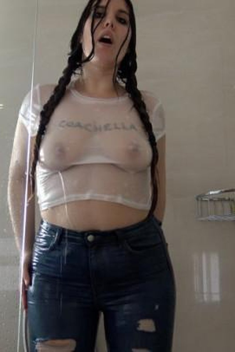 Gordita Con Ropa Mojada - Screenshot 1 of 4 - Amateur