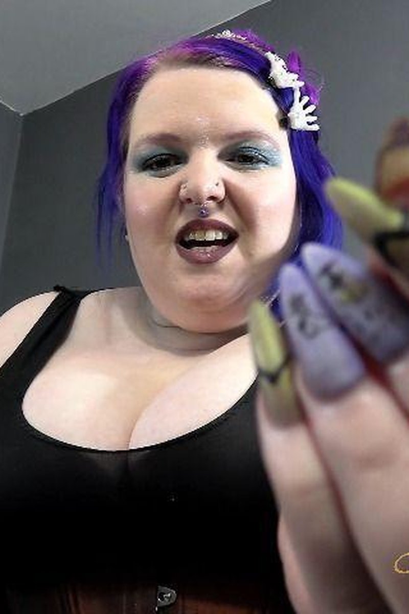 Claw Vore - Screenshot 1 of 4 - Fake Nails