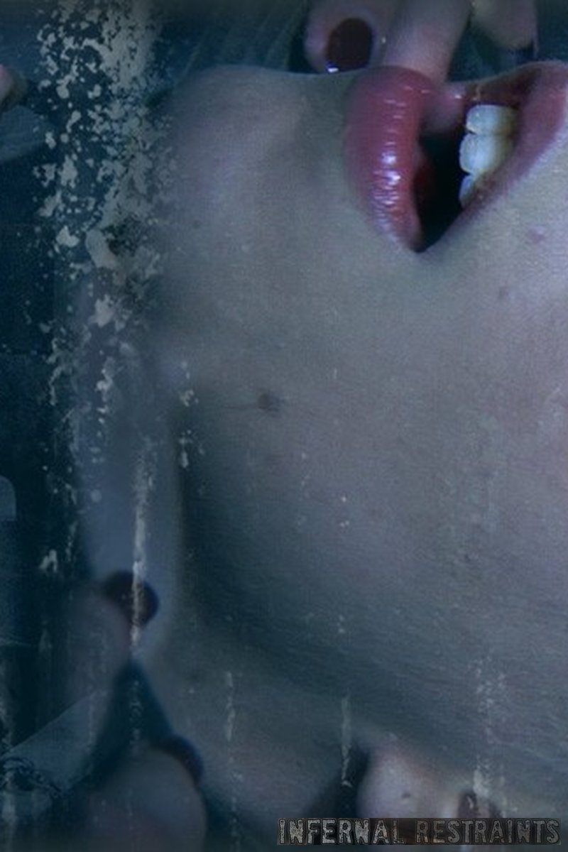 The Wall - Screenshot 1 of 4 - BDSM