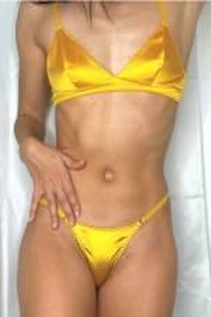 Belly Button Lover - Screenshot 1 of 4 - Abs Fetish