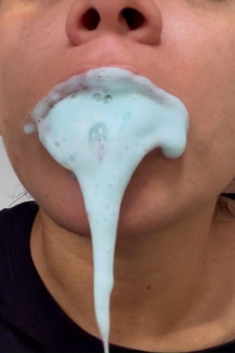 Brushing Me - Screenshot 1 of 4 - Deepthroat