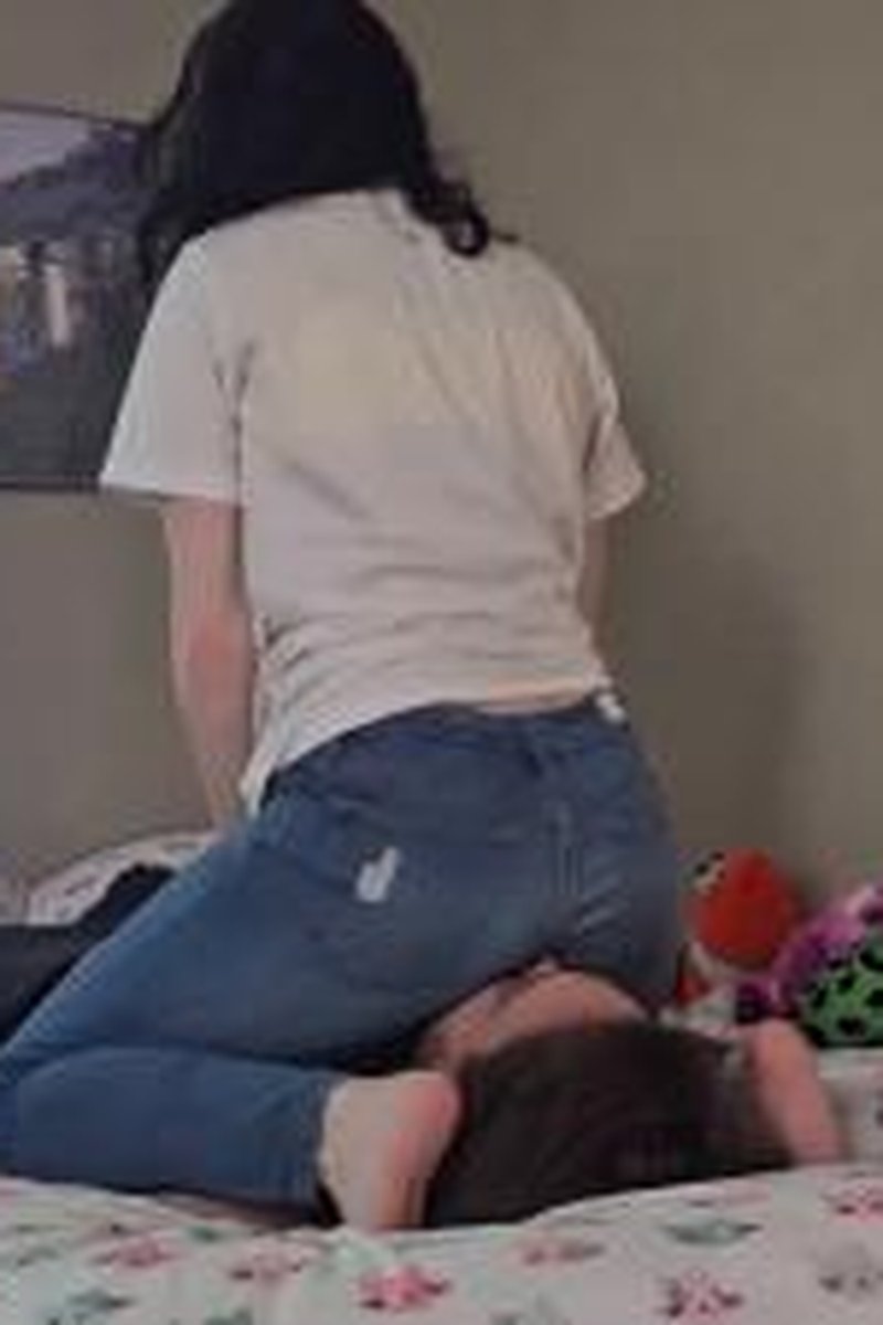 Stinky Ass Facesitting - Screenshot 1 of 4 - Ass Worship
