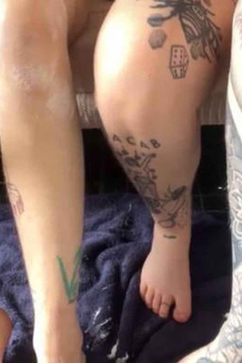 Leg Shave - Screenshot 1 of 4 - Cosplay
