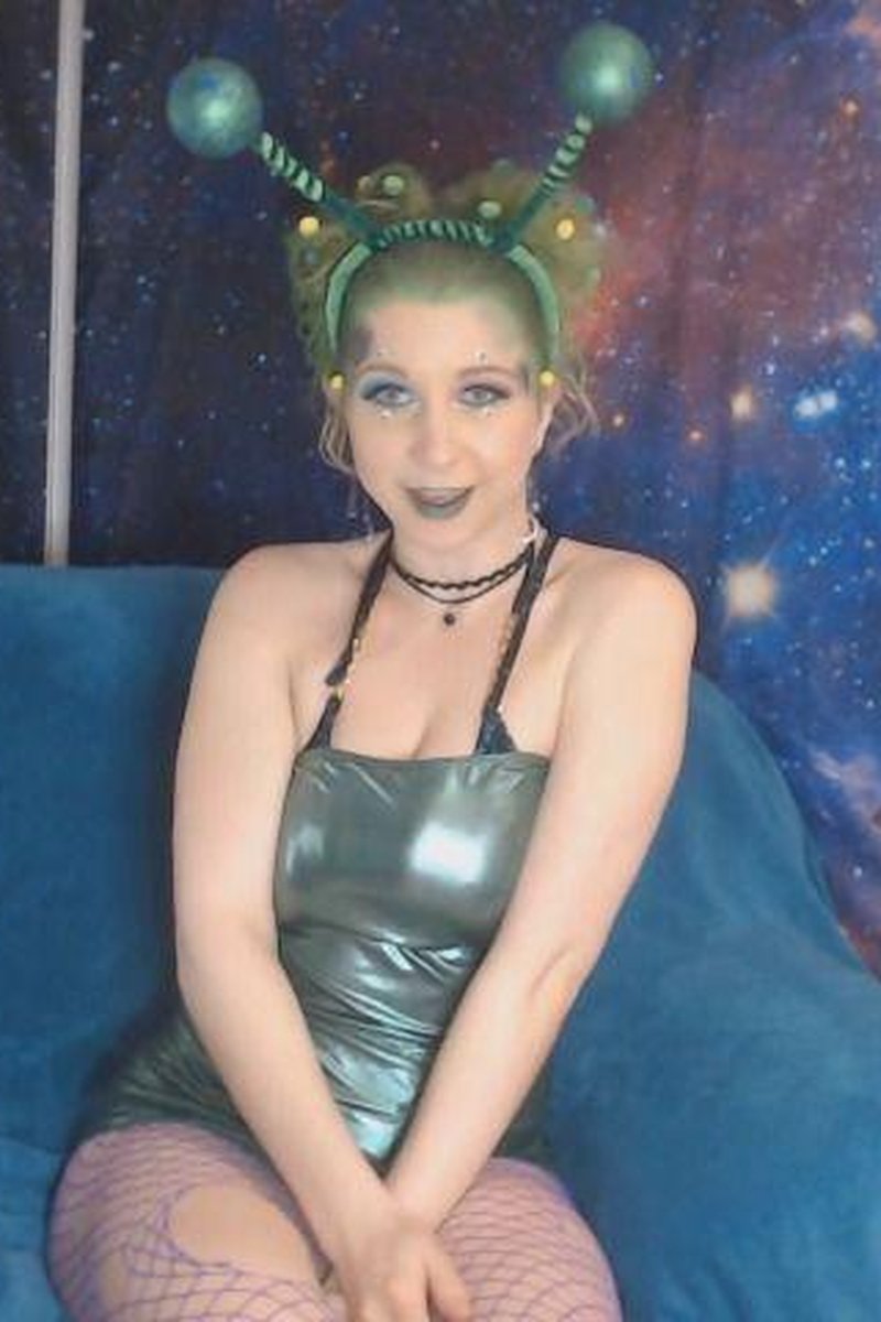 Alien Invasion - Screenshot 1 of 4 - Big Tits
