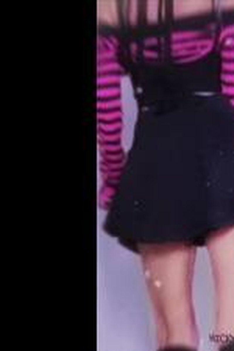 Grunge - Screenshot 1 of 4 - Dancing