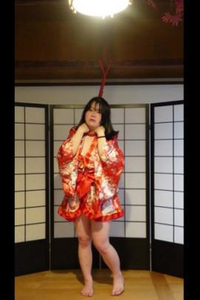 Caught Rie - Screenshot 1 of 4 - Asian