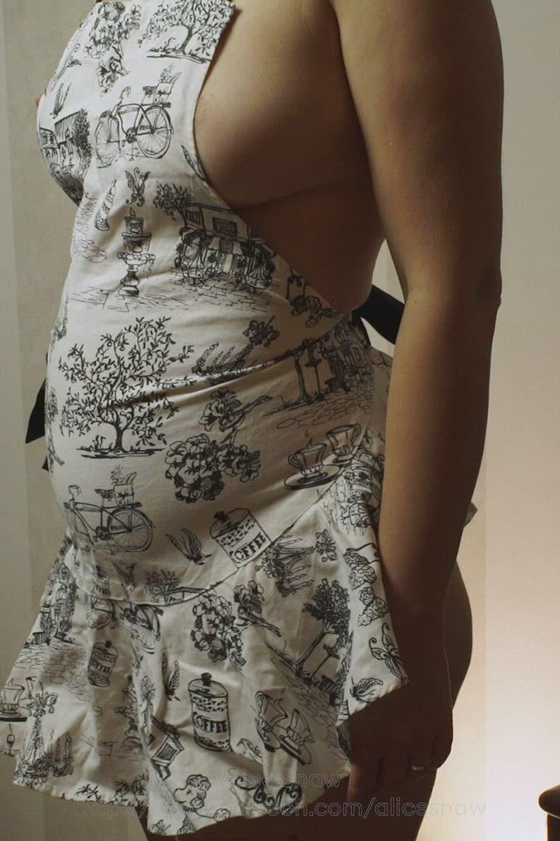 Kitchen Apron - Screenshot 1 of 4 - Bloated