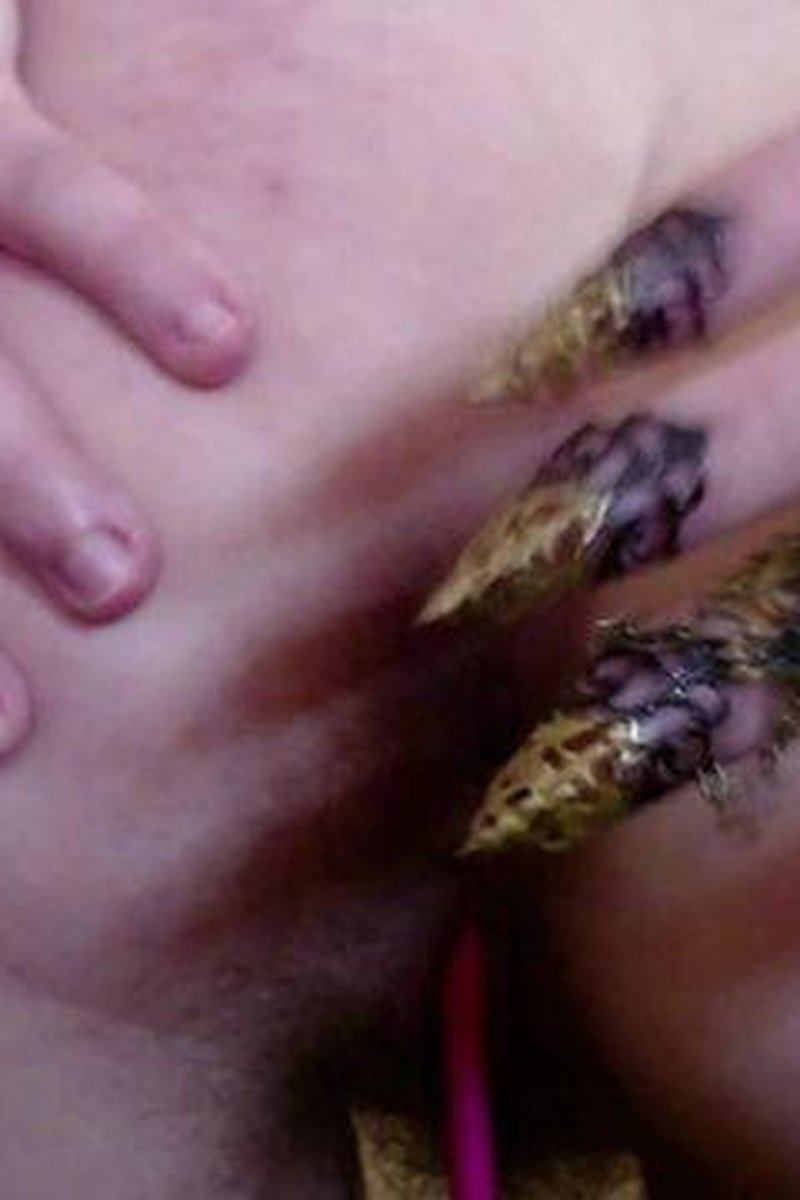 Pixie Playing With Her Claws - Screenshot 1 of 4 - Armpit Fetish