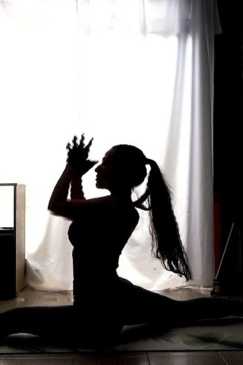 Yoga Split Dance - Screenshot 1 of 4 - Dancing