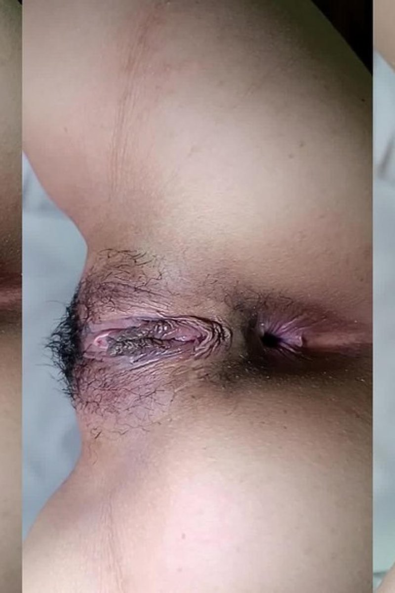 Orinando Sobre El Mueble De Mi Papa - Screenshot 1 of 4 - Golden Shower