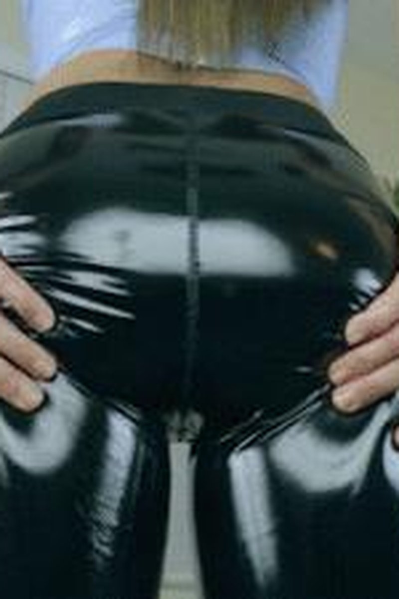 Busting 3 Barriers - Screenshot 1 of 4 - Ass Worship