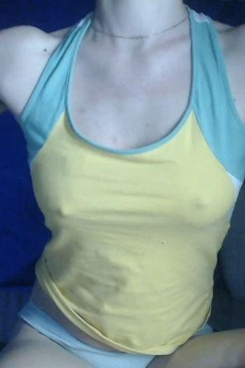 Strong Girl Muscles And Biceps Flexing - Screenshot 1 of 4 - Armpit Fetish