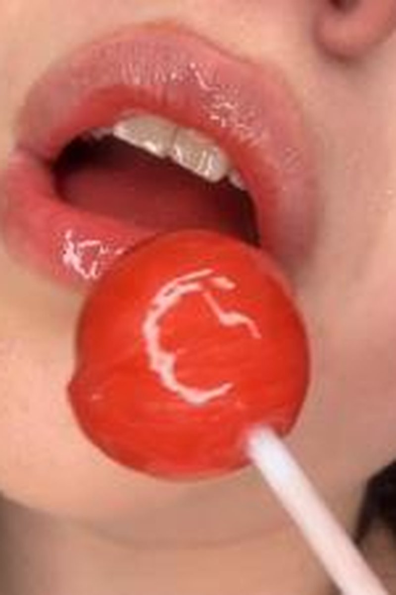 Lips & Lollipop - Screenshot 1 of 4 - Licking Lips
