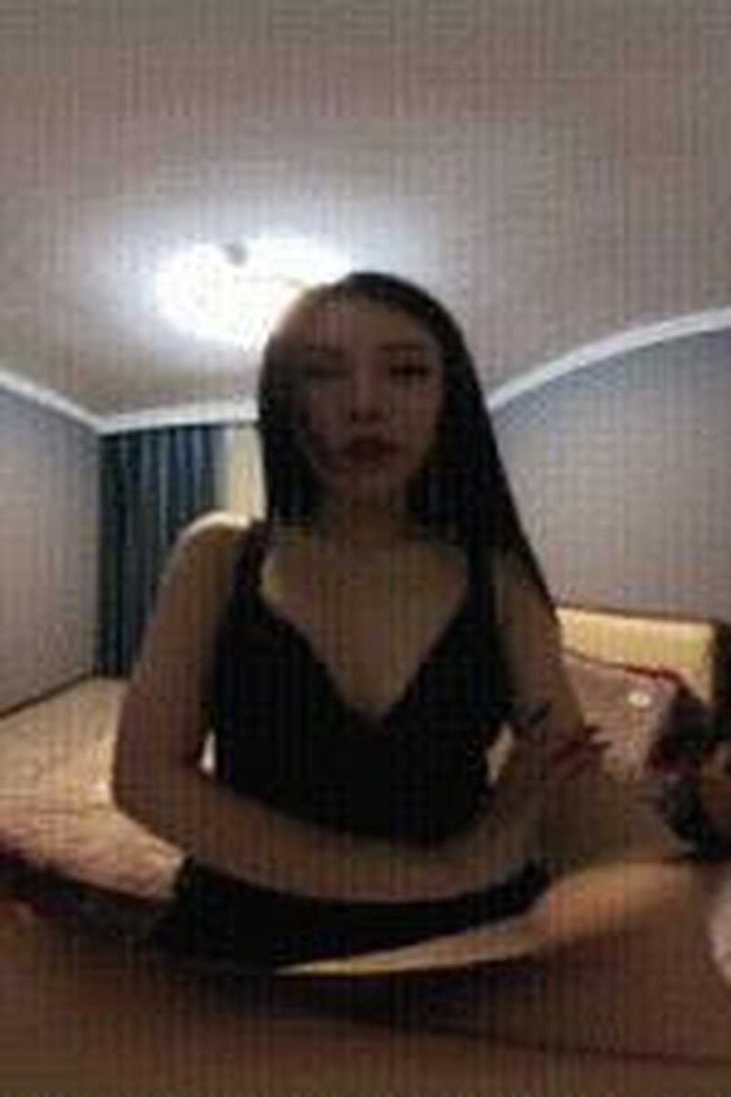 Vr360 Tiny Slave - Screenshot 1 of 4 - Ass Worship
