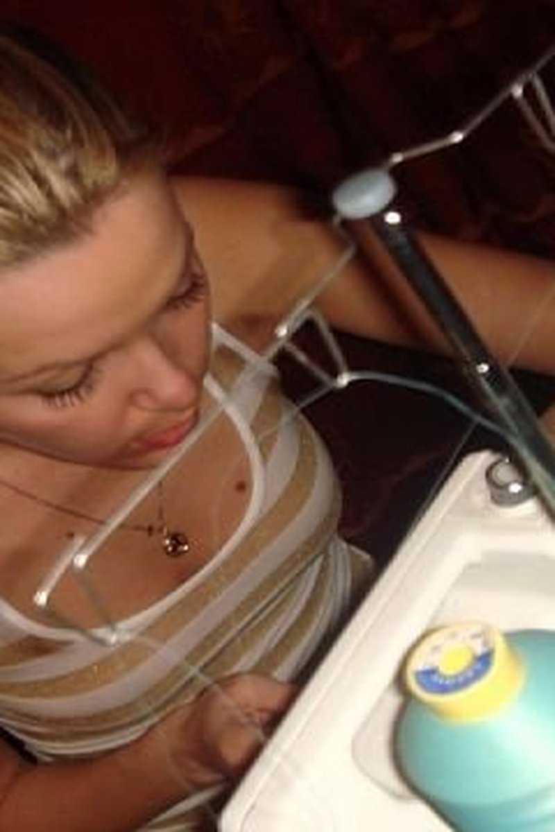 Sewing - Screenshot 1 of 4 - Blond Hair