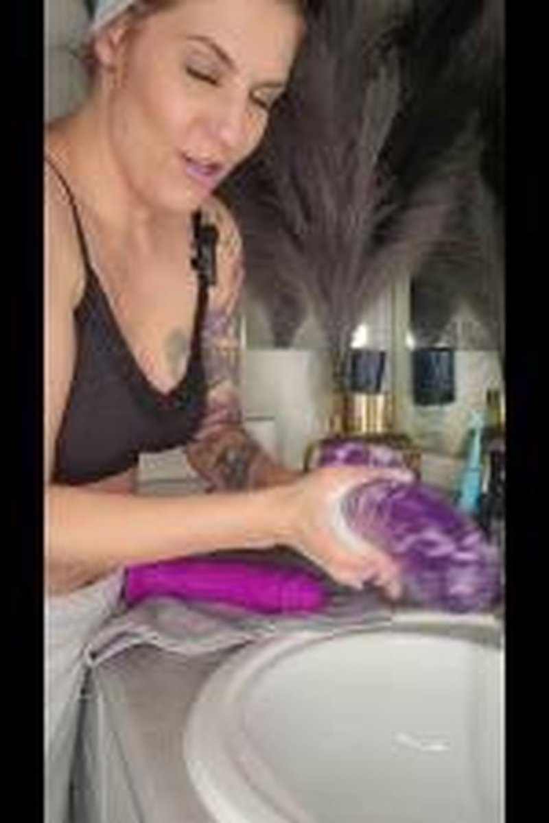 Dildo Spongebath - Screenshot 1 of 4 - Cleaning