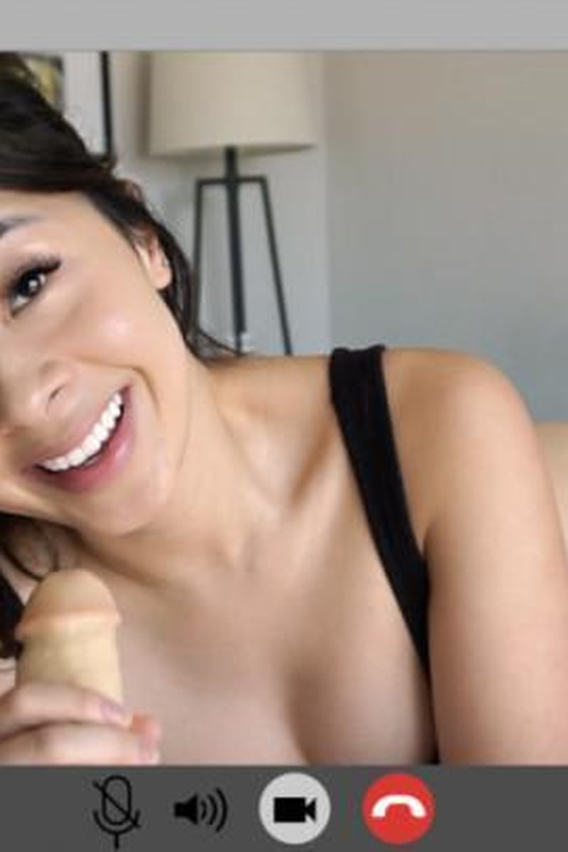 Video Chat Cuckold - Screenshot 1 of 4 - Asian