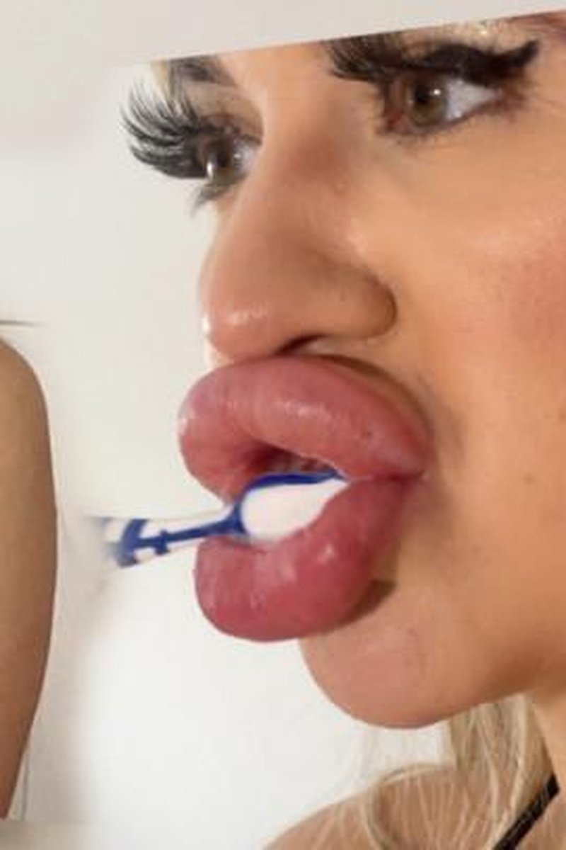 Bimbo Problems - Screenshot 1 of 4 - Big Ass