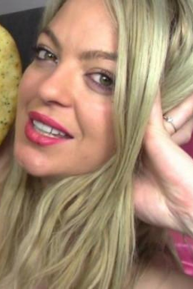 Naan Bread For Cuck - Screenshot 1 of 4 - Cuckolding
