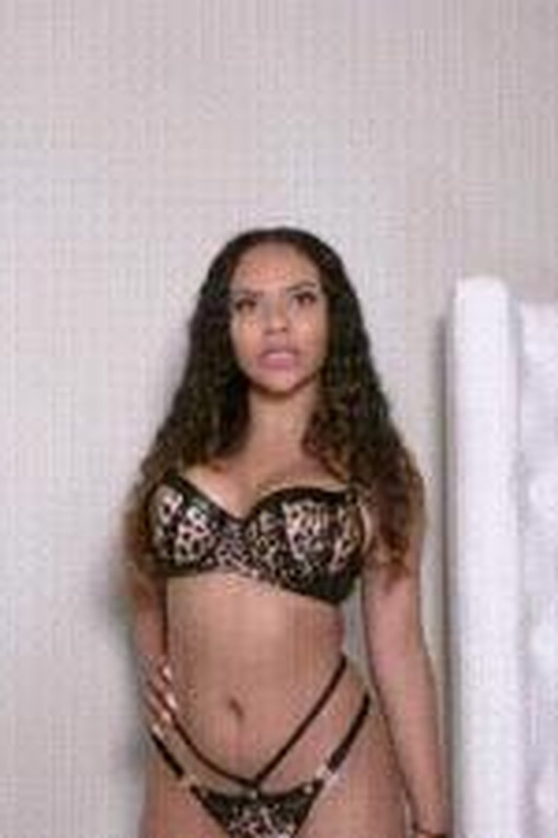 Shrinking Slave - Screenshot 1 of 4 - Ass Worship