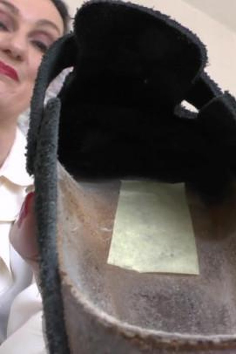 Sniff My Cheesy Slippers! Lady Victoria Valente - Screenshot 1 of 4 - Humiliation
