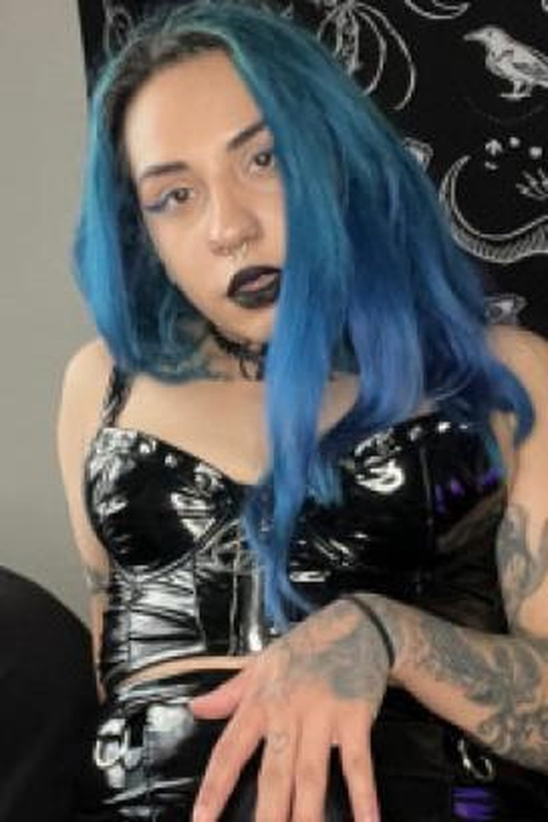 Fem Goth Boy Date - Screenshot 1 of 4 - Fantasy