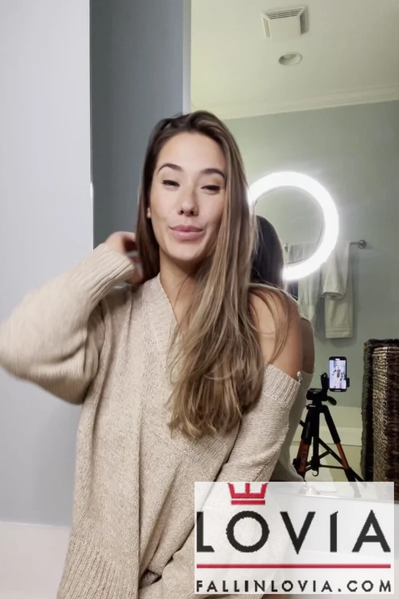 Weekend Vibes - Screenshot 1 of 4 - Eva Lovia