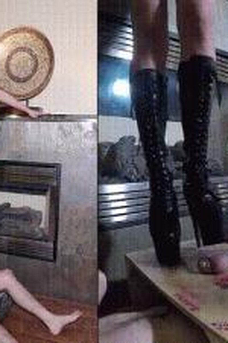 Split Screen Boot Ball Trampling - Screenshot 1 of 4 - BDSM