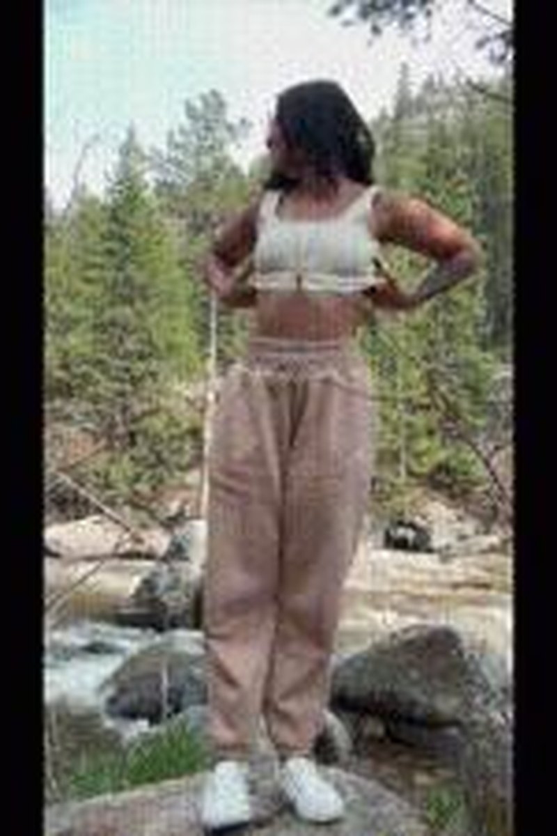 Stripping Outside - Screenshot 1 of 4 - Amateur