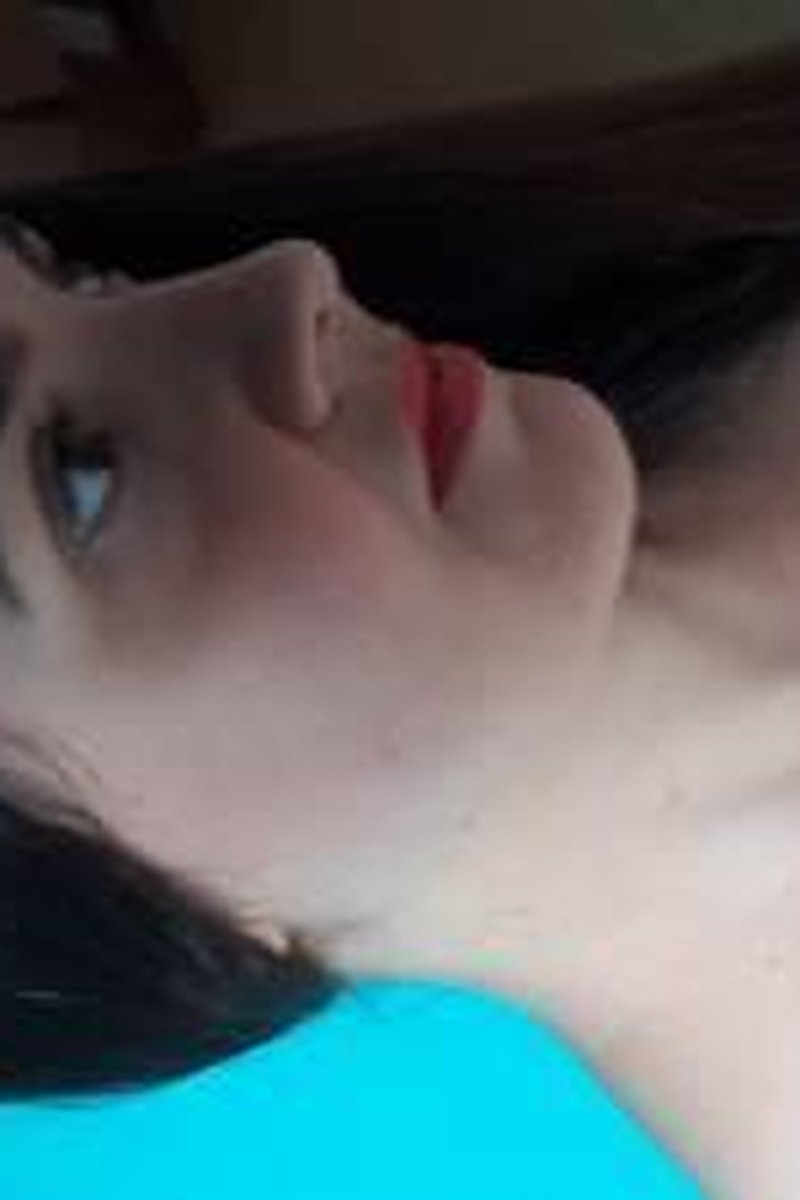 Caliente - Screenshot 1 of 4 - Natural Tits