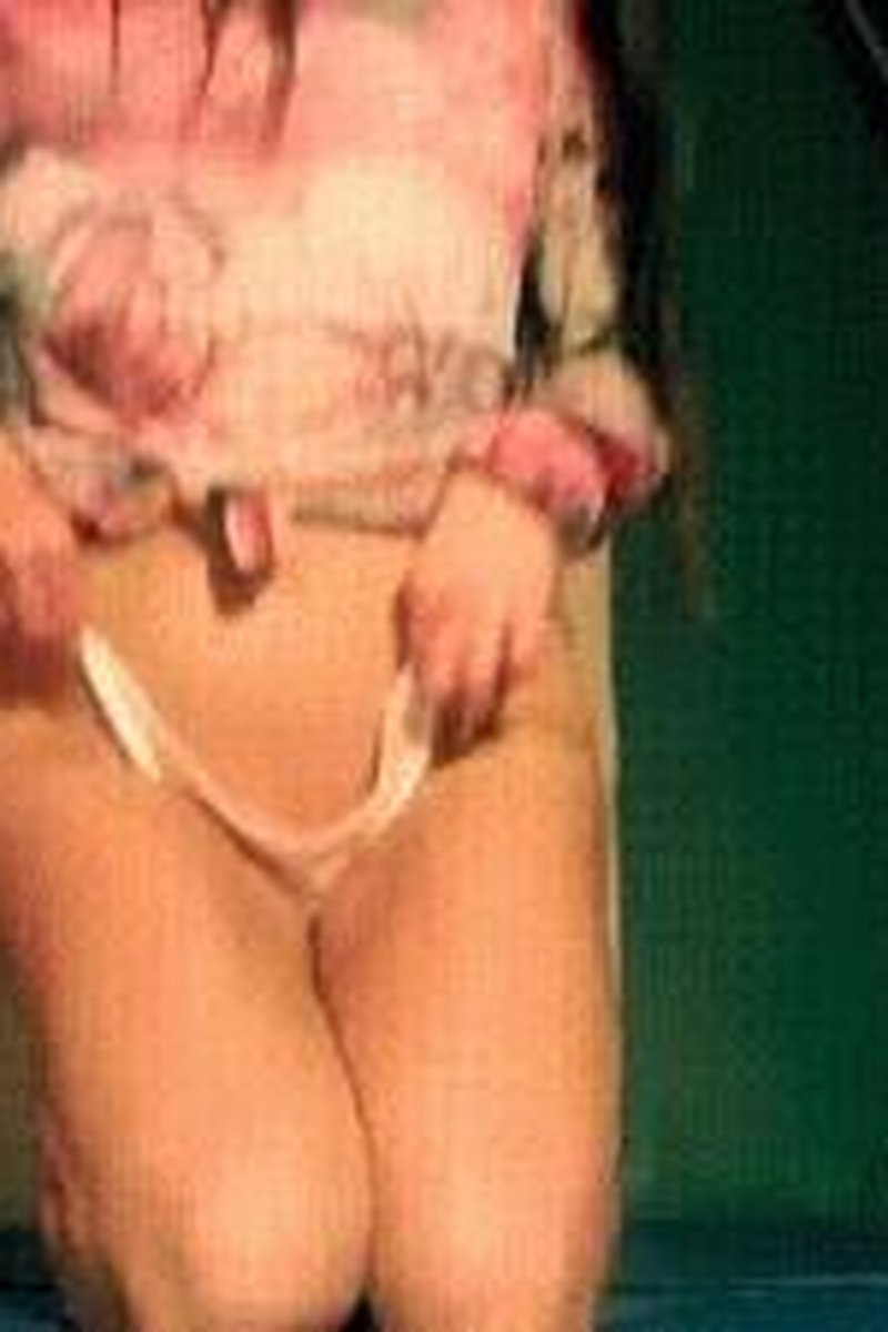 Squeezed Between Thighs - Screenshot 1 of 4 - Big Hips