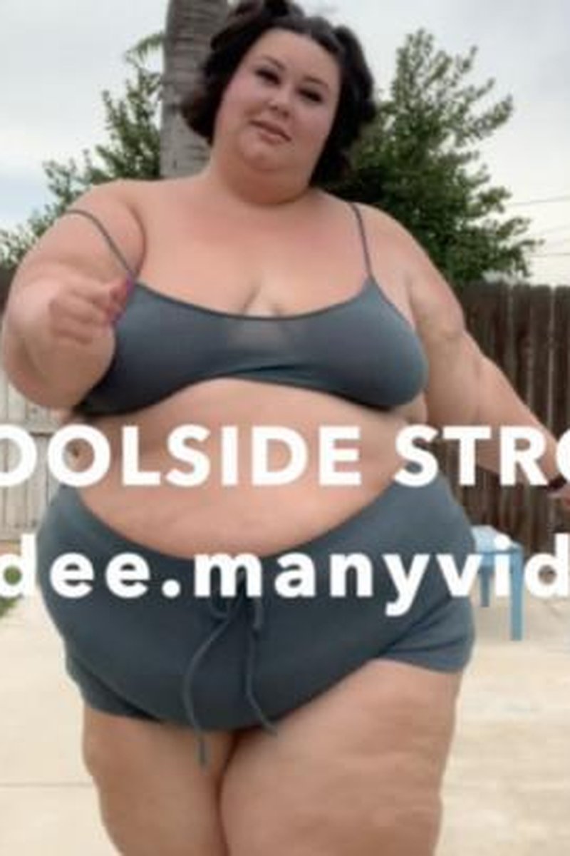 Poolside Stroll - Screenshot 1 of 4 - BBW