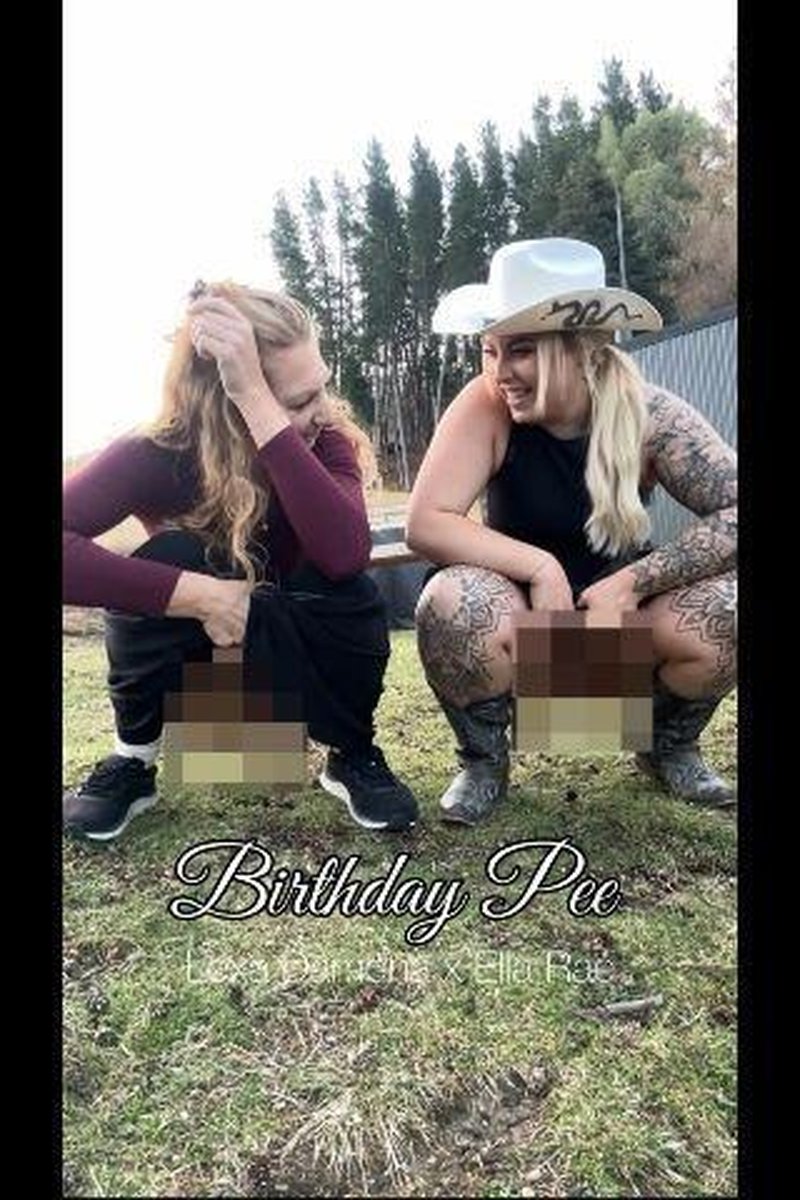 Peeing While Partying - Ellarae - Screenshot 1 of 4 - Accent