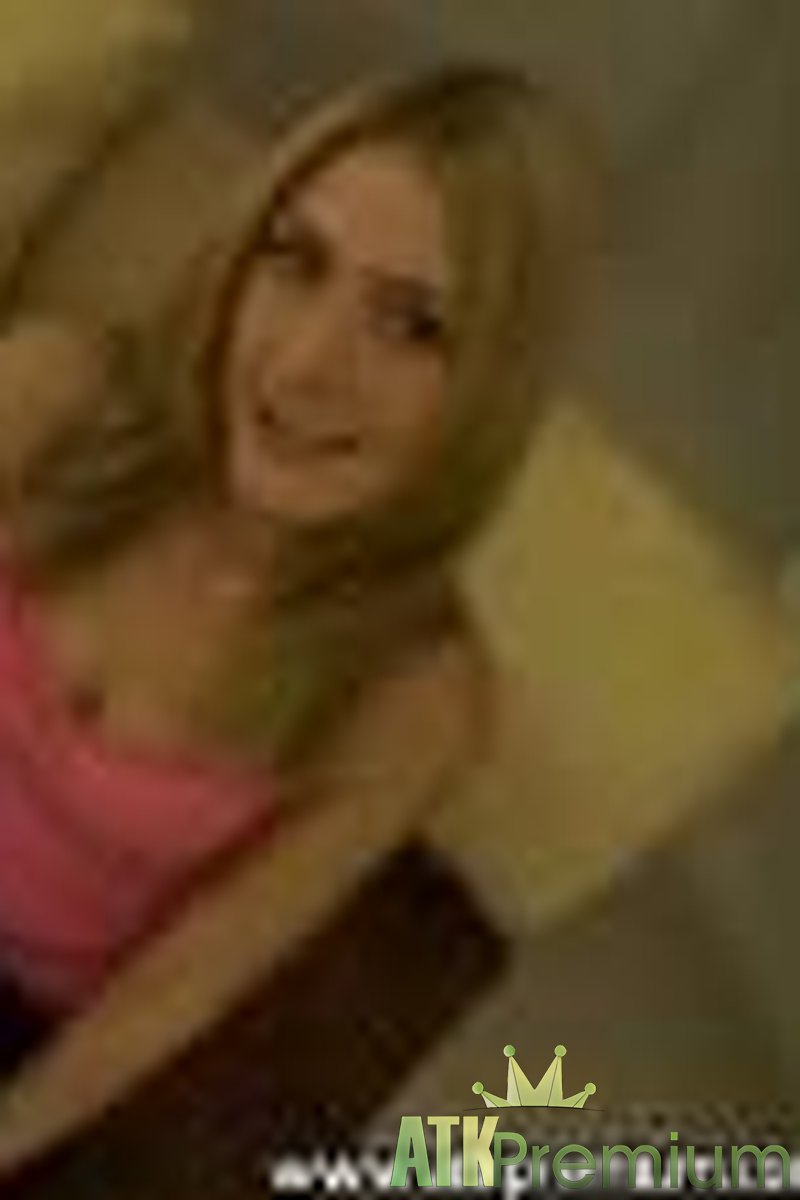 Elli - Interview - Screenshot 1 of 4 - Elli Ell020