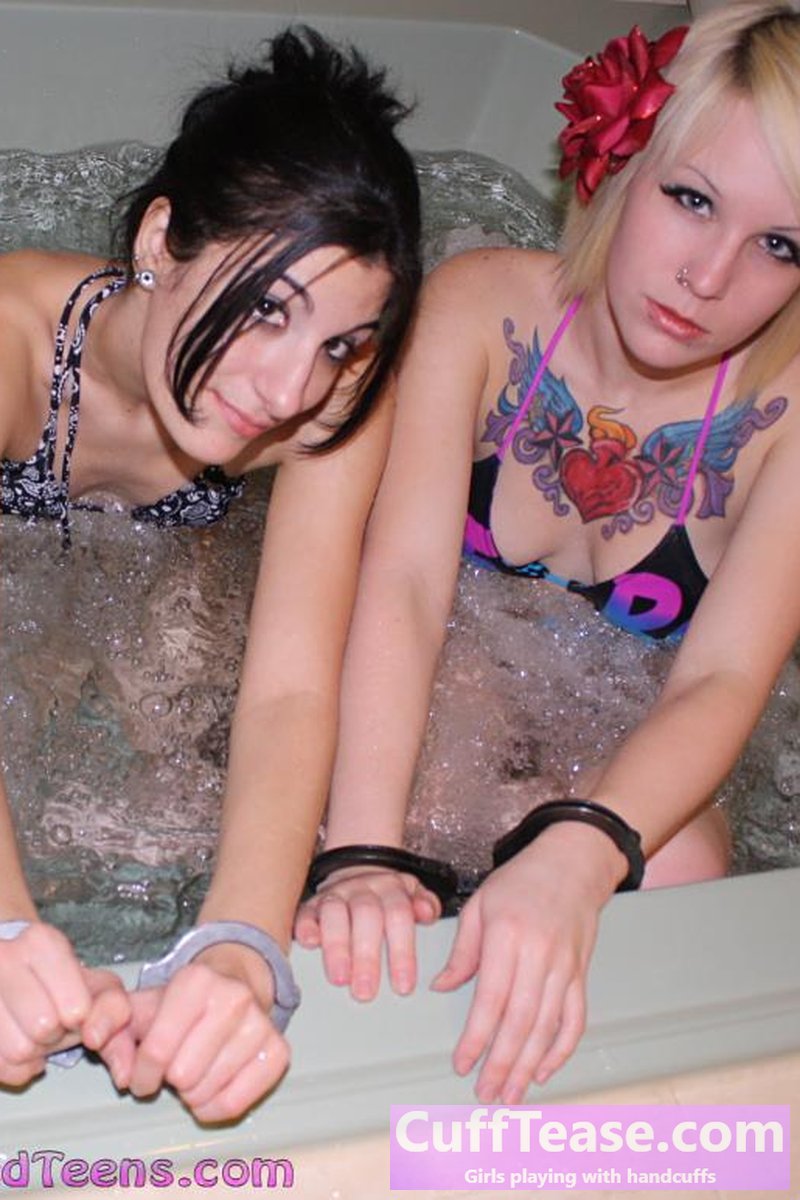 Nikki And Pixie Bubbling - Screenshot 1 of 4 - Bondage