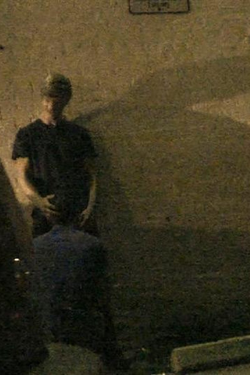 Back Alley Cock Sucking - Screenshot 1 of 4 - Amateur
